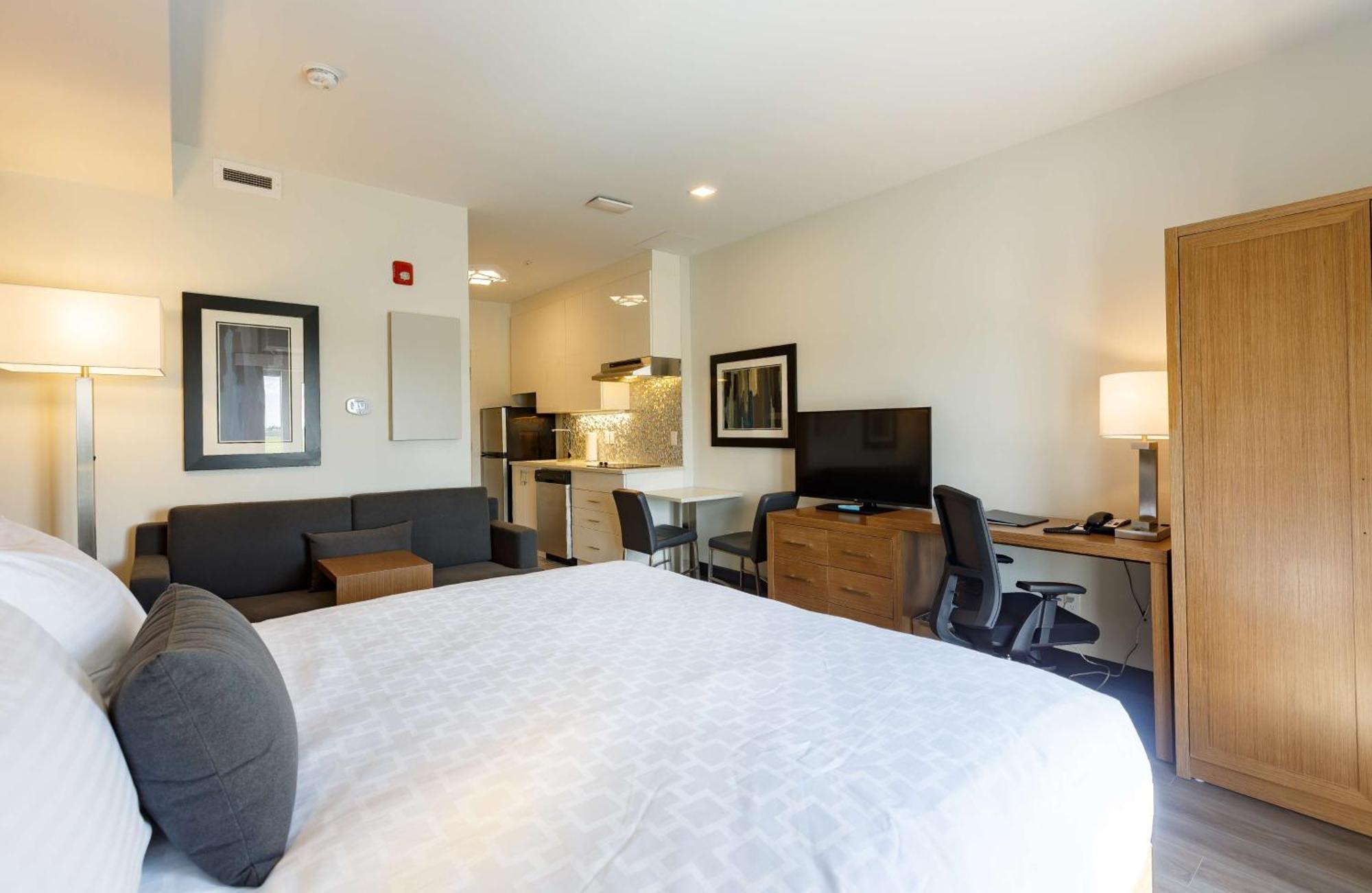 Executive Residency By Best Western Calgary City View North Bagian luar foto