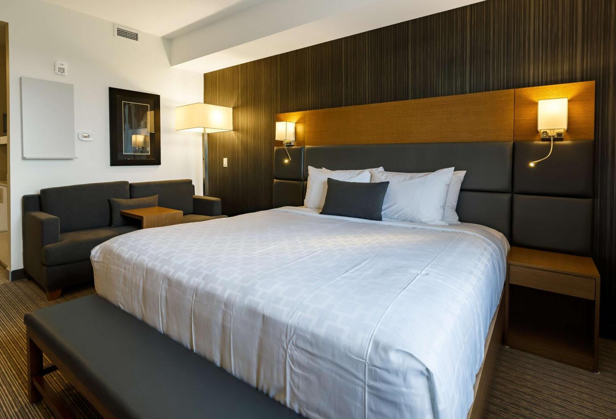 Executive Residency By Best Western Calgary City View North Bagian luar foto