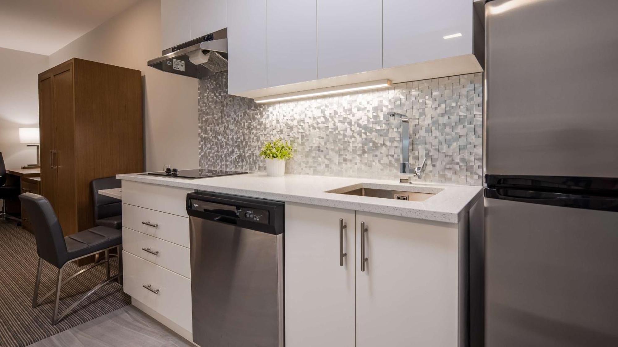Executive Residency By Best Western Calgary City View North Bagian luar foto