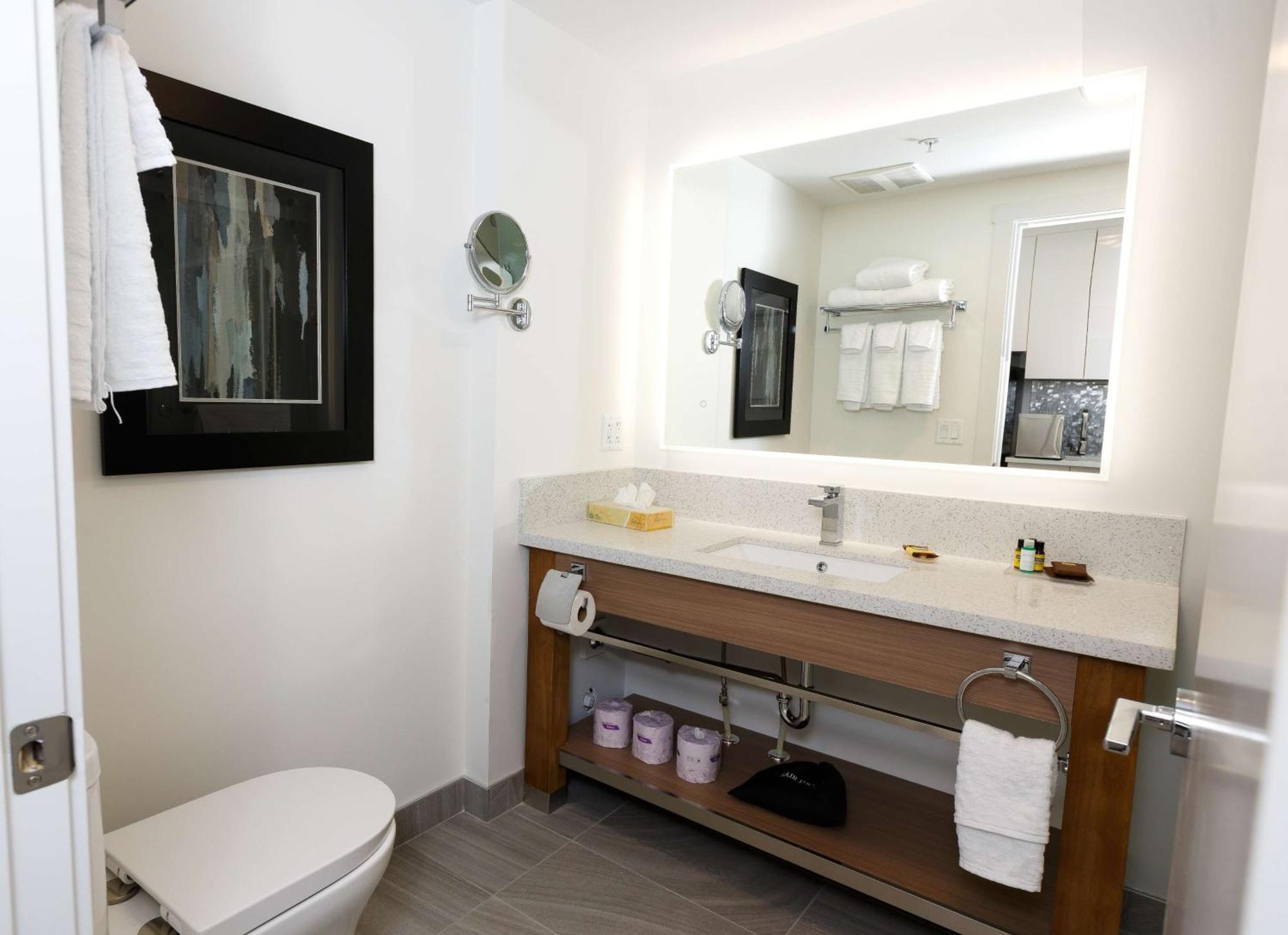 Executive Residency By Best Western Calgary City View North Bagian luar foto