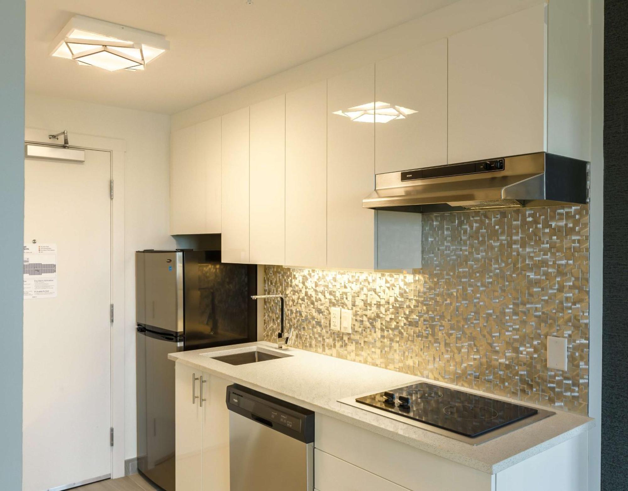 Executive Residency By Best Western Calgary City View North Bagian luar foto