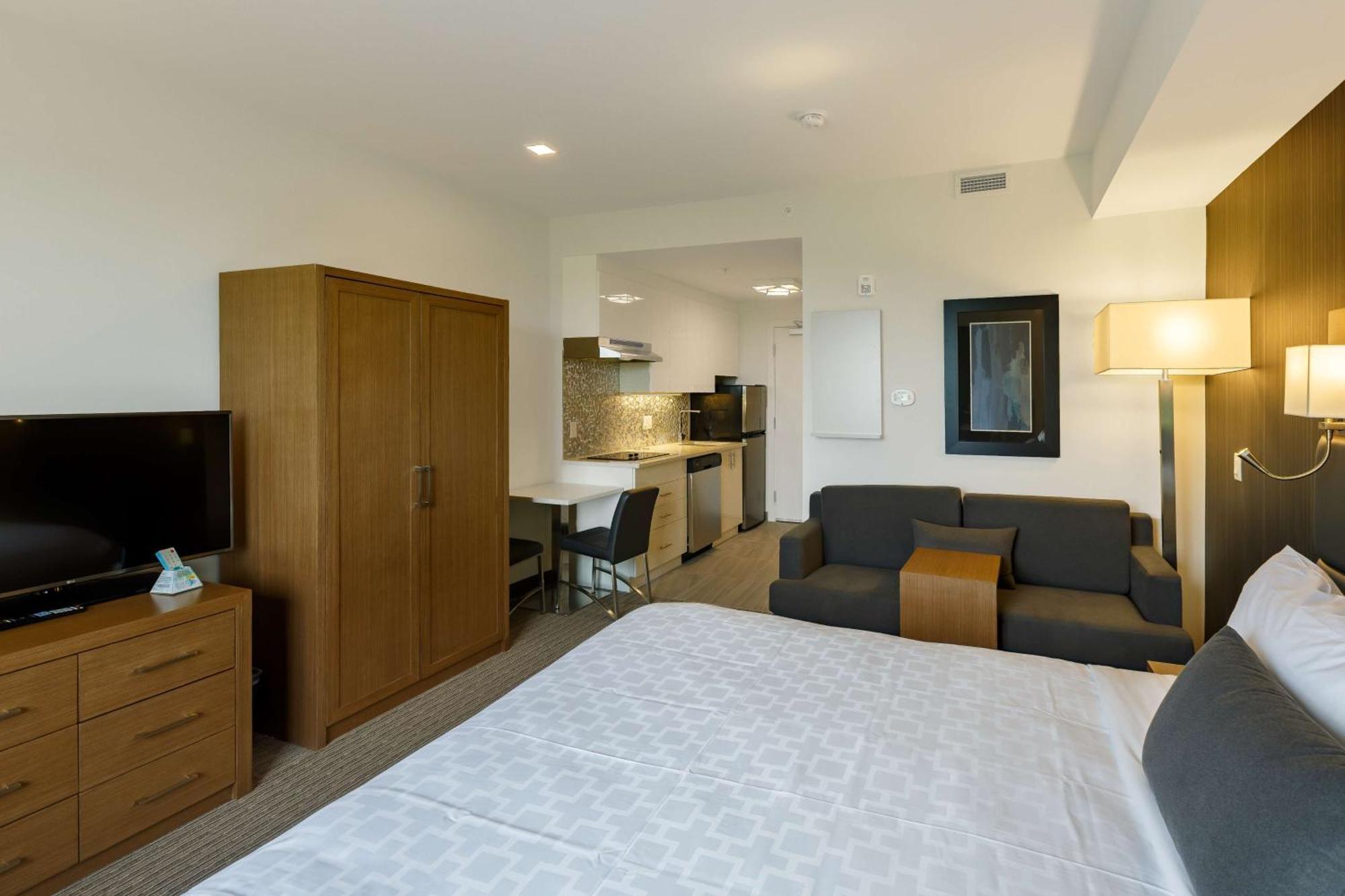 Executive Residency By Best Western Calgary City View North Bagian luar foto