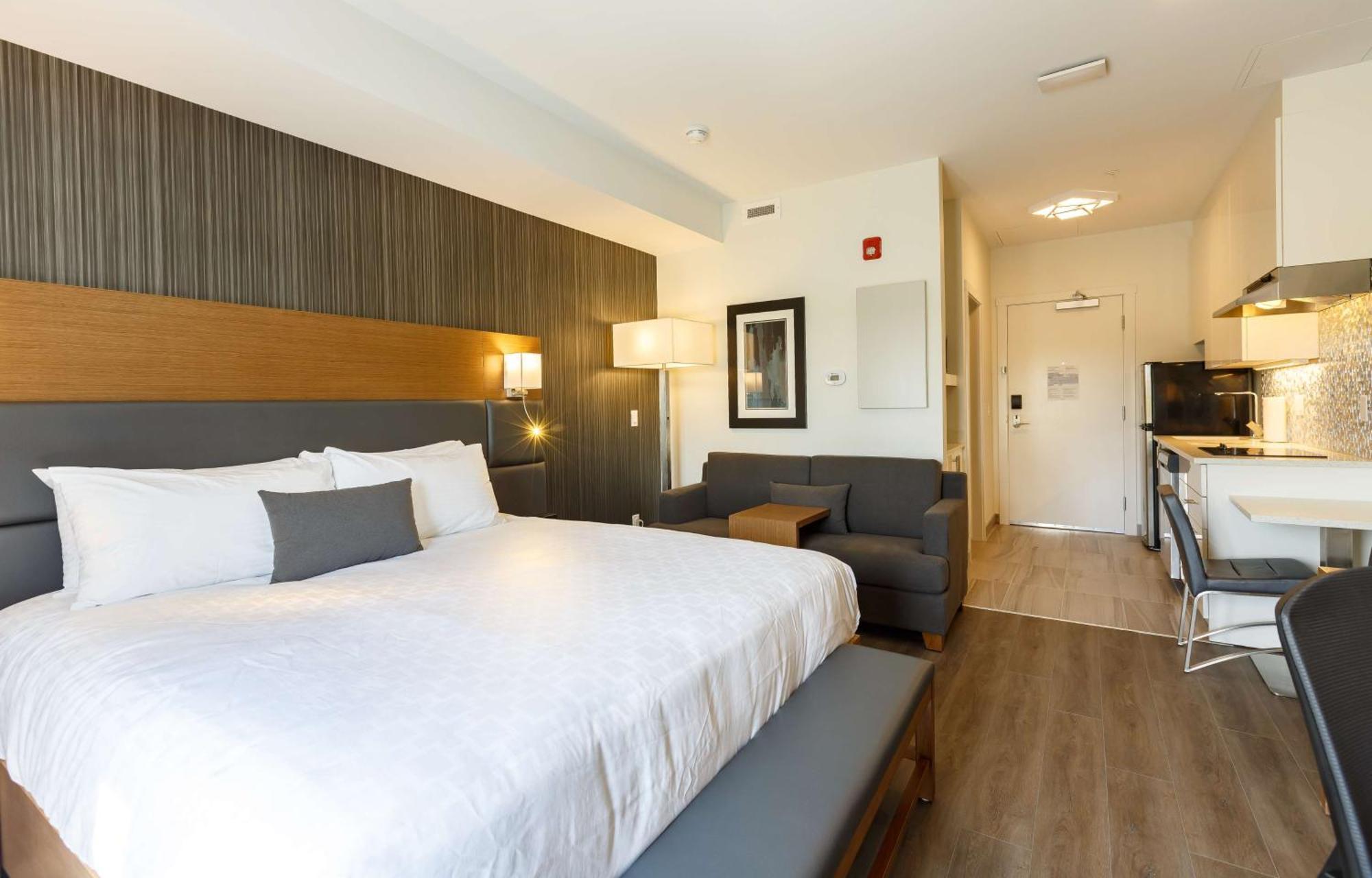 Executive Residency By Best Western Calgary City View North Bagian luar foto