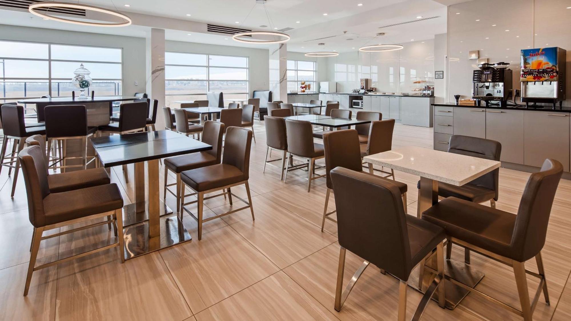 Executive Residency By Best Western Calgary City View North Bagian luar foto