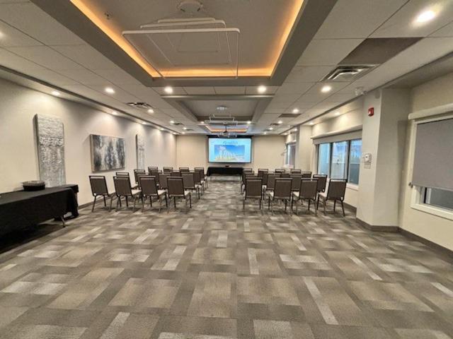 Executive Residency By Best Western Calgary City View North Bagian luar foto